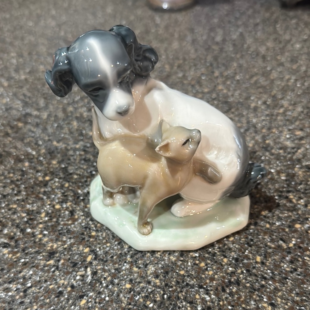 NAO by Lladro Porcelain Figurine Dog and Cat in Harmony 1987